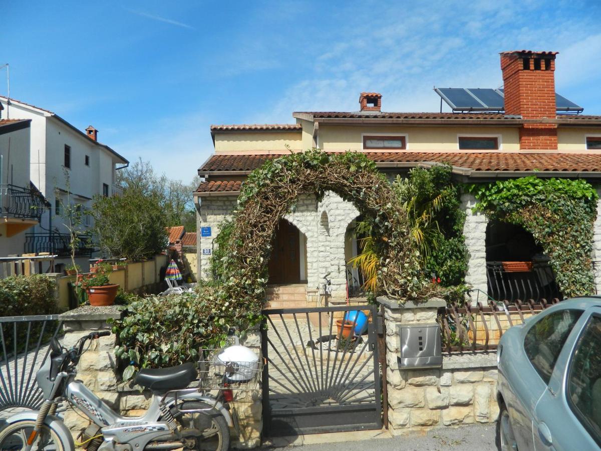 Apartments Vila Vanda Porec Exterior photo