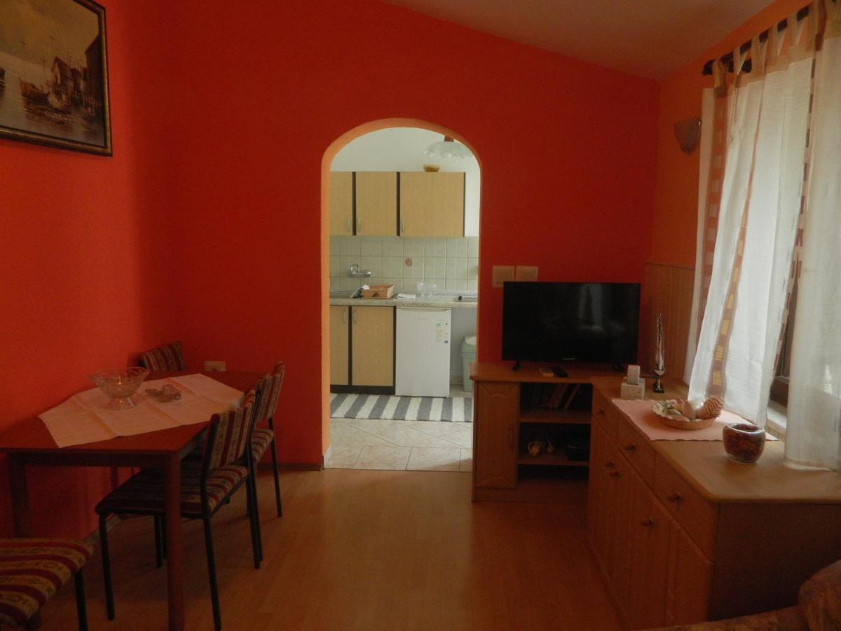 Apartments Vila Vanda Porec Exterior photo