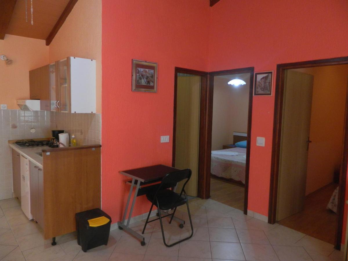 Apartments Vila Vanda Porec Exterior photo