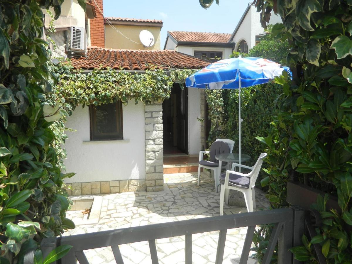 Apartments Vila Vanda Porec Exterior photo